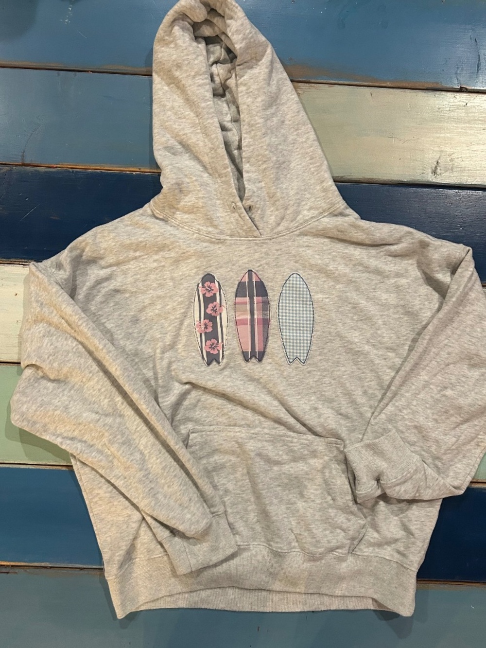 Hollister Surfboard Appliqué Hoodie Gray Pink Blue Coastal Women’s XS